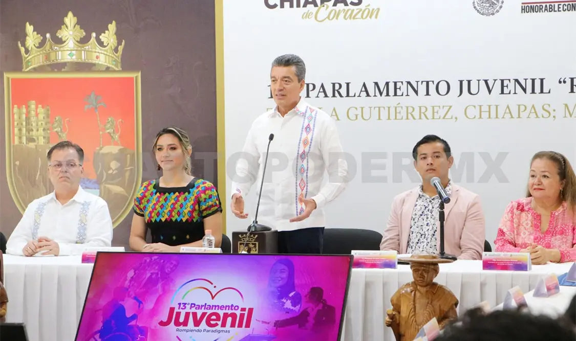 Reconoce REC a participantes del 13.º Parlamento Juvenil