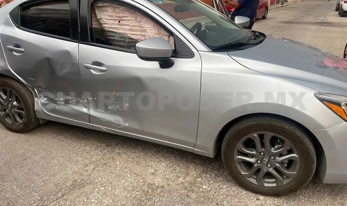 Se pasa la preferencia y provoca un accidente vial