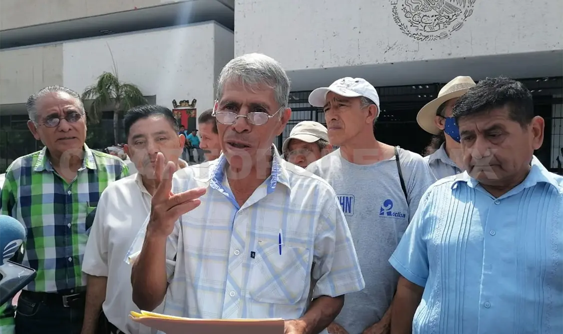 Pensionados acuden a reclamar pago de bono