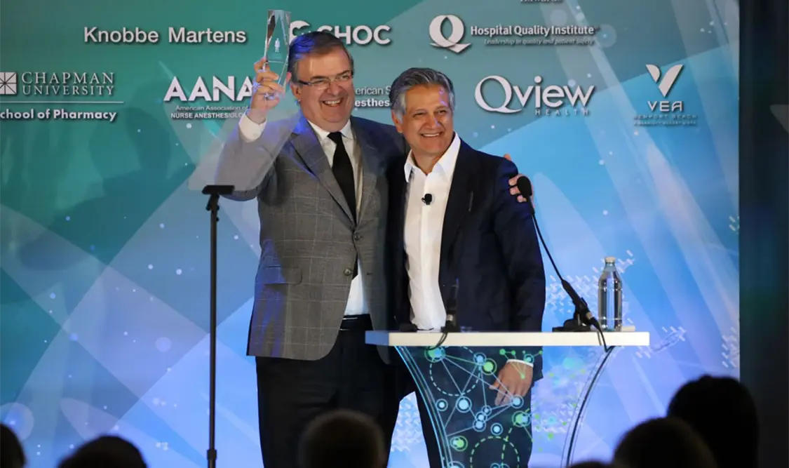 Premian a Ebrard por gestión de vacunas covid-19