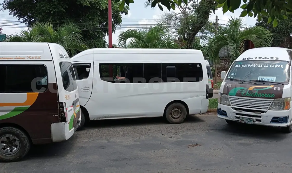 Concesionarios detienen unidad pirata en Tapachula