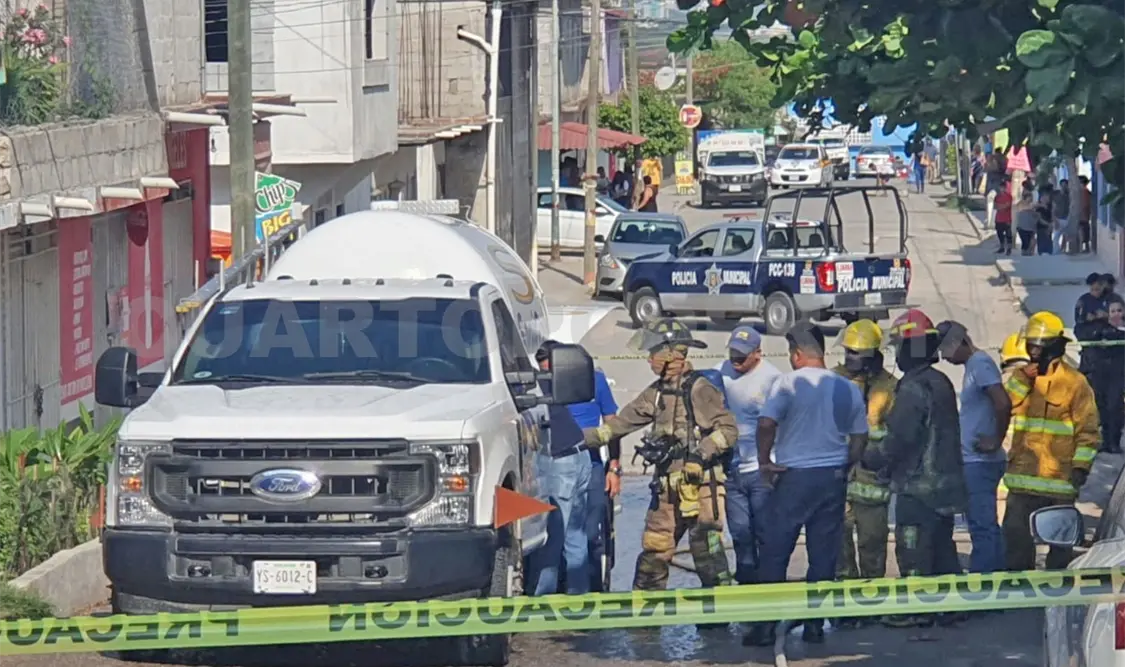 Fuga de gas en pipa deja ocho intoxicados
