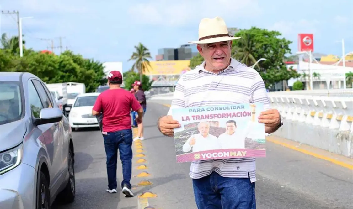 López Obrador aseguró que esta promoción se debe a que pronto se aplicará la encuesta. Cortesía