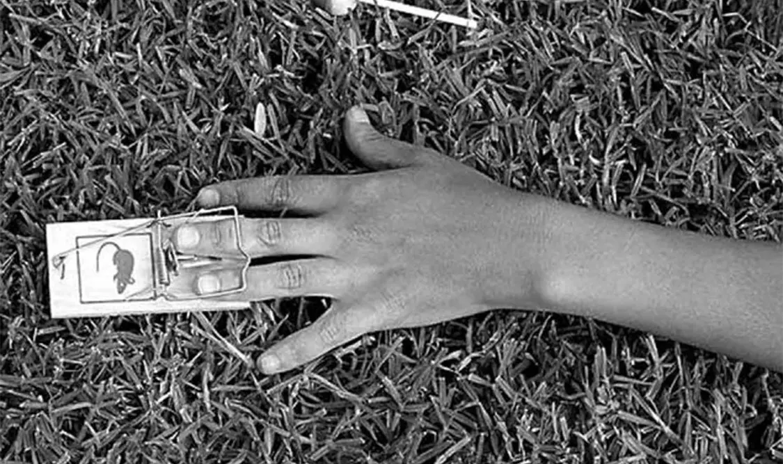 La exposición aborda desde la perspectiva femenina temas como la memoria, la sexualidad, la familia y la violencia. Cortesía