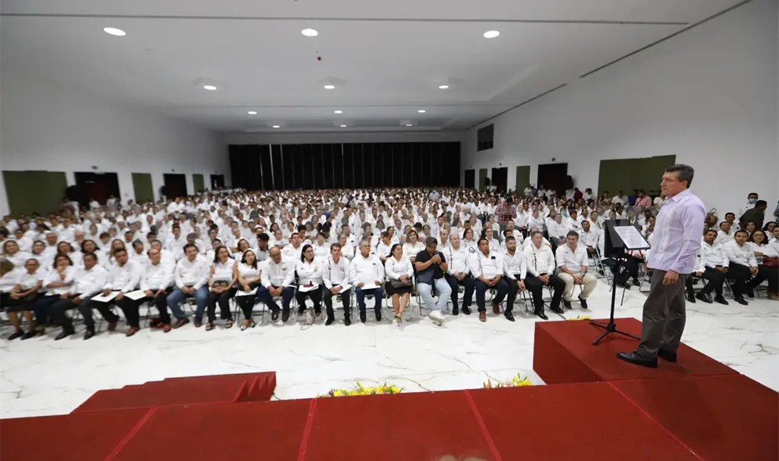 Escandón entrega basificación para empleados de Cecyte