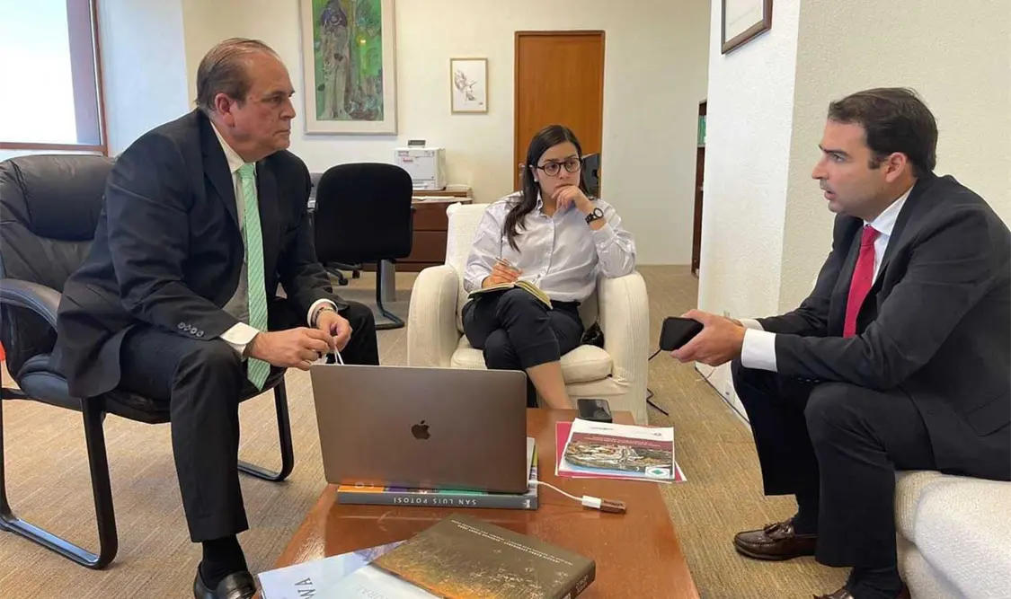 Continúan renuncias en la SRE