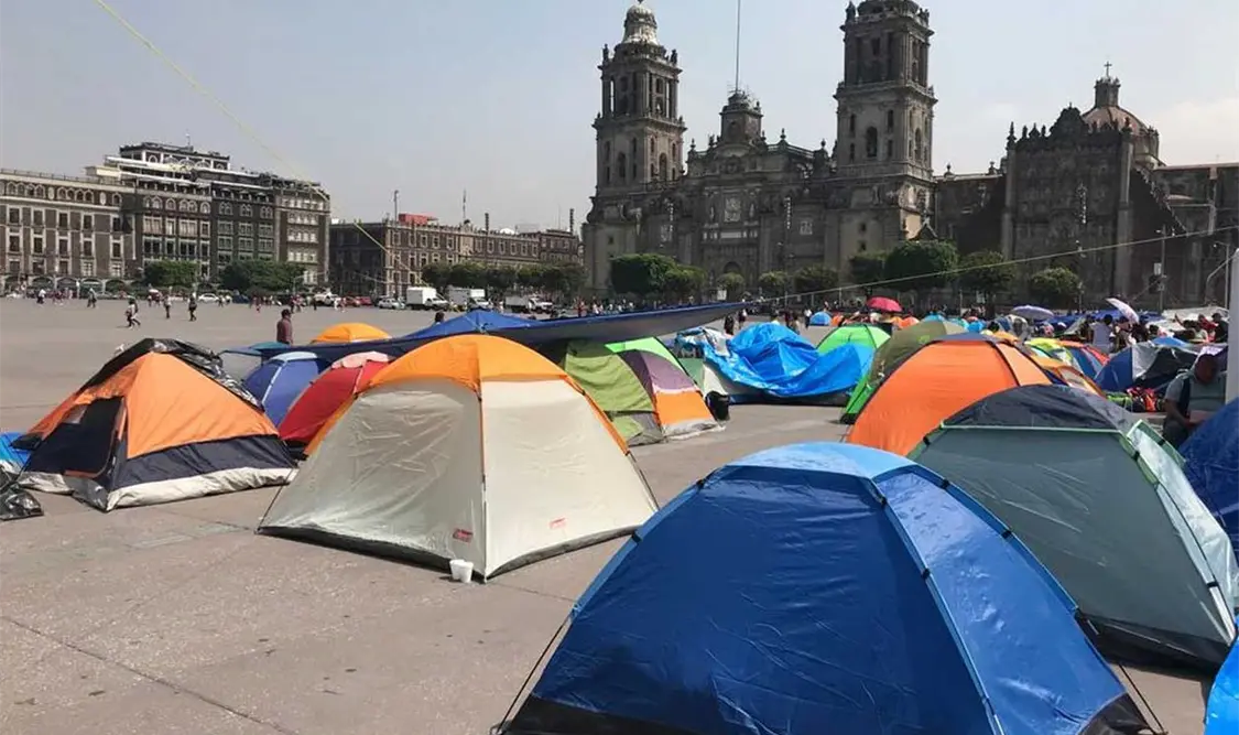 CNTE inicia paro de labores con plantón en Zócalo