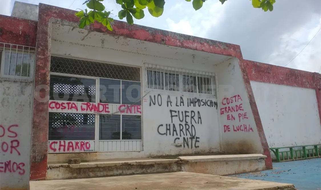 Maestros mantienen tomadas oficinas de la Jefatura de Sector