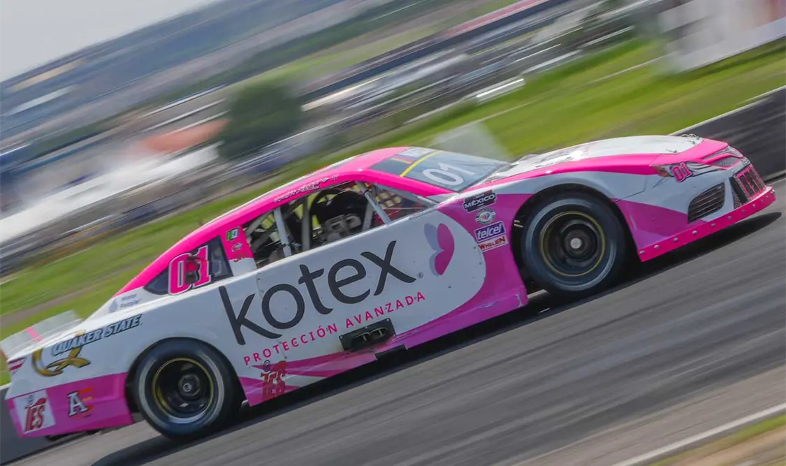 La carrera contará con una parada en pits fríos de 5 minutos para realizar cambio de neumáticos y carga de combustible. Cortesía