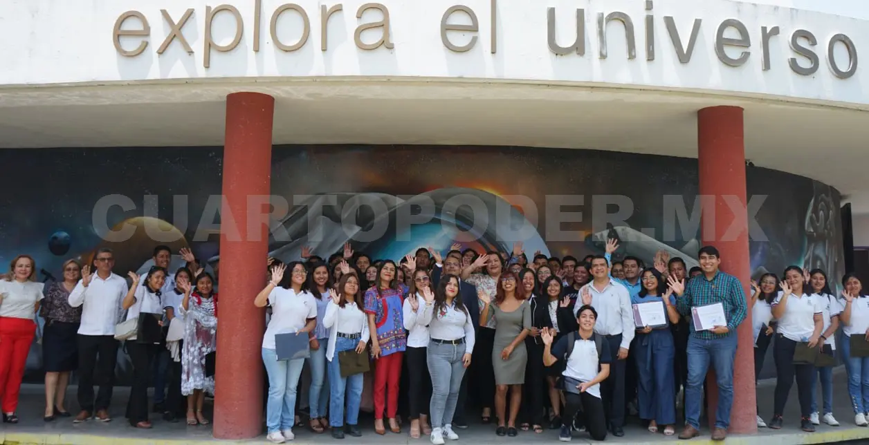 Entregan becas Verano de Estancias Científicas 2023