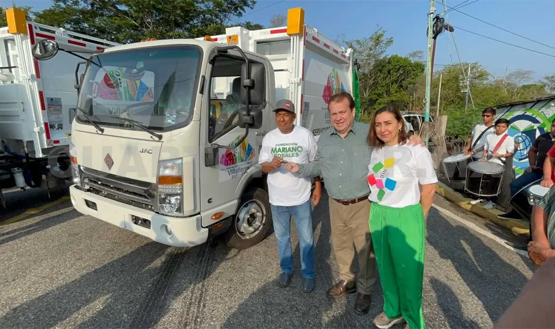 Mariano Rosales entrega camiones recolectores