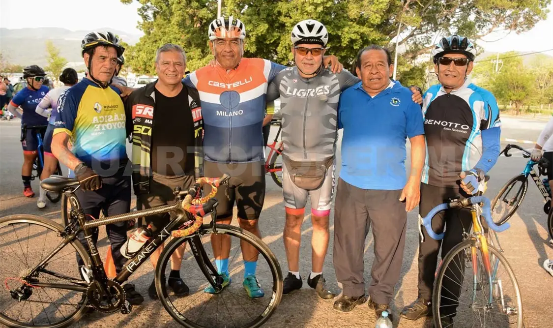 Celebran emotivo reconocimiento a excampeones chiapanecos