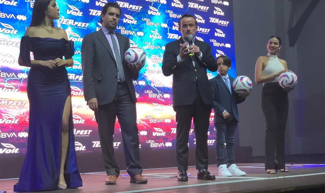 La Liga MX y Voit presentan el balón del torneo