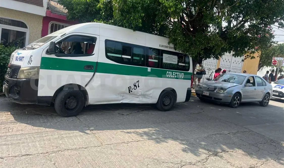Tres lesionados en aparatoso accidente