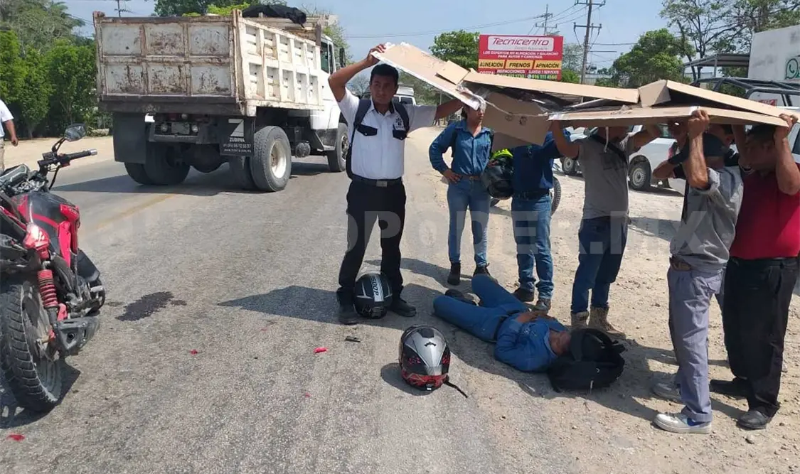 Camioneta impacta a par de motociclistas