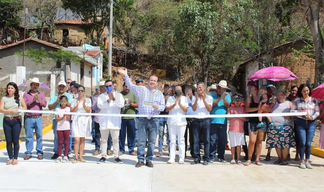 Mariano Rosales entrega calles pavimentadas