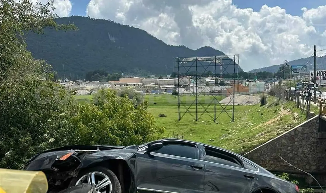 Mujer lesionada en aparatoso accidente