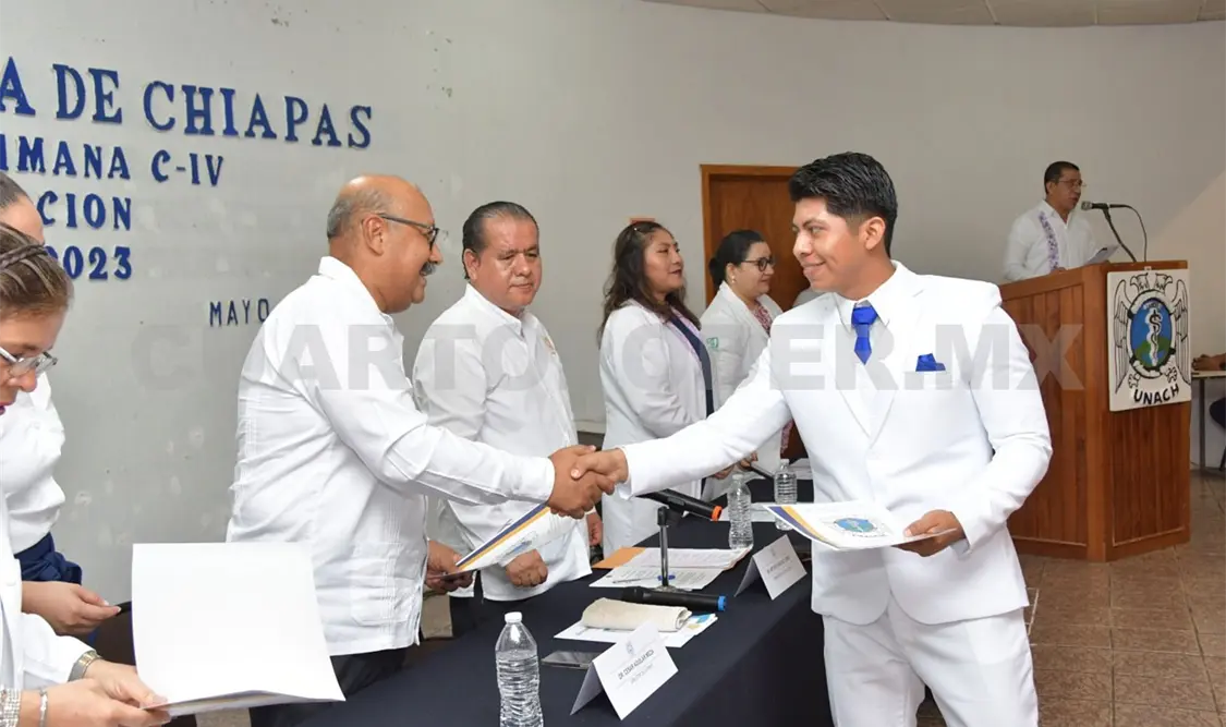 Se gradúa 11a Generación de Médicos Cirujanos