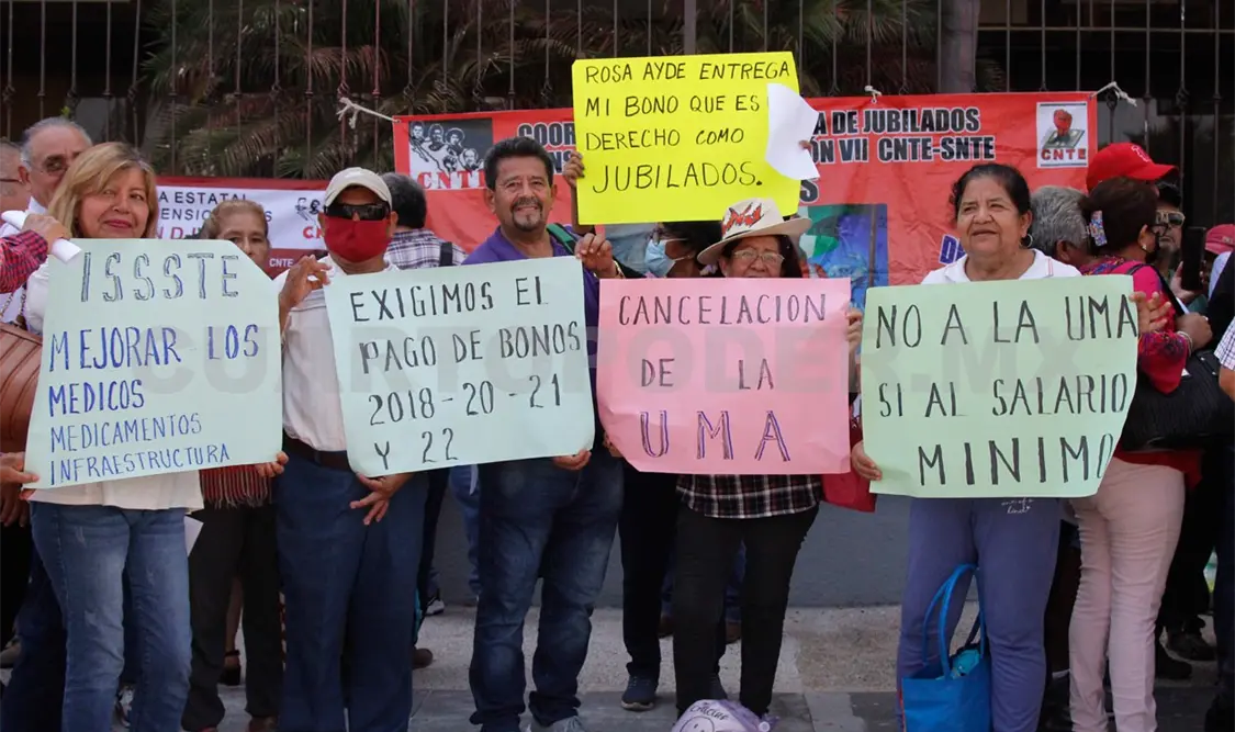 Jubilados y pensionados exigen pagos de bonos