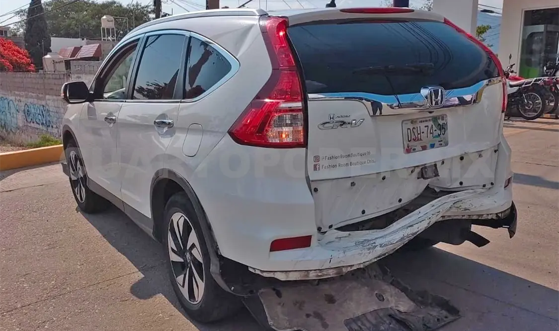 El Prius se estrelló en la CR-V y ésta en una Urvan en modalidad de colectivo. Ulises López / CP