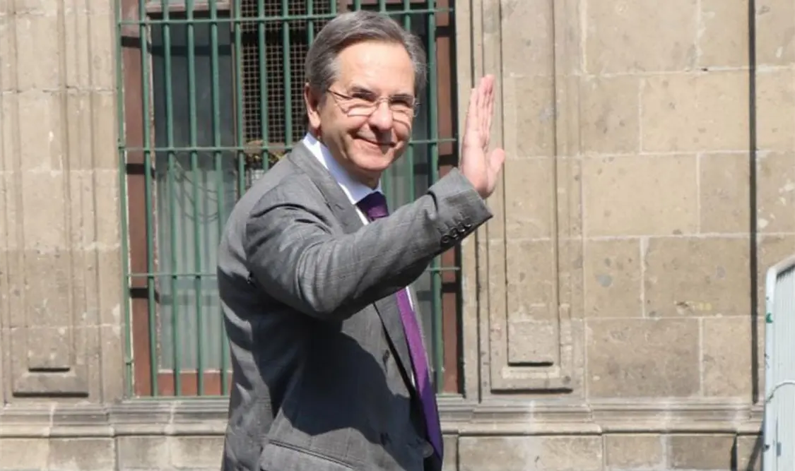 Esteban Moctezuma se reúne con AMLO