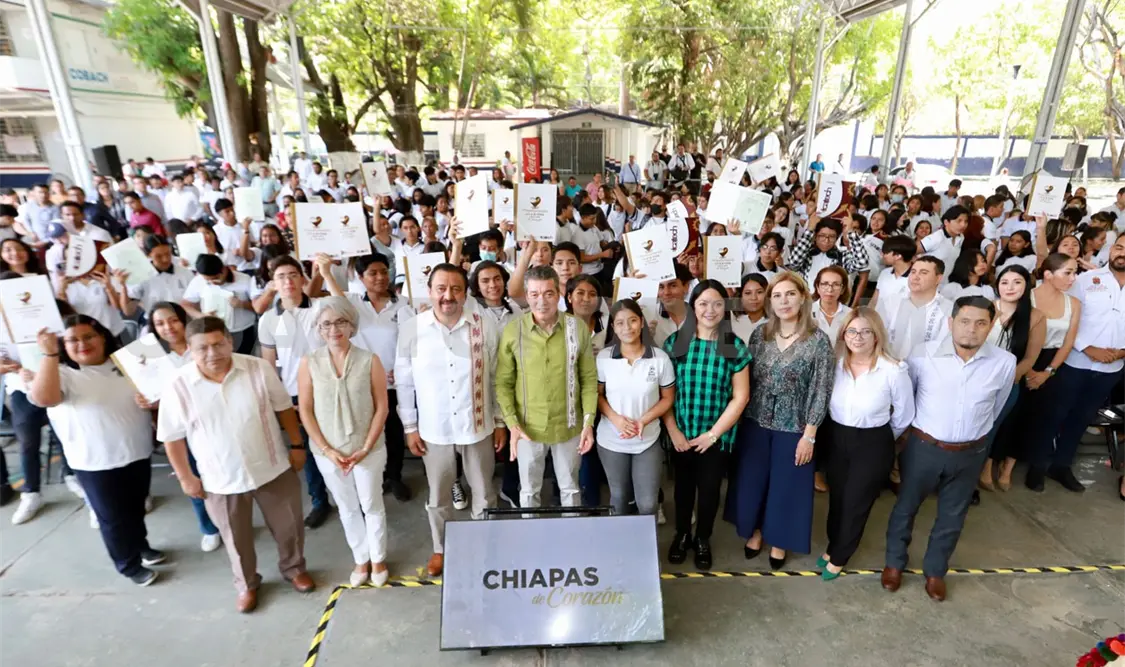 Entregan constancias del Programa Mentes Creativas