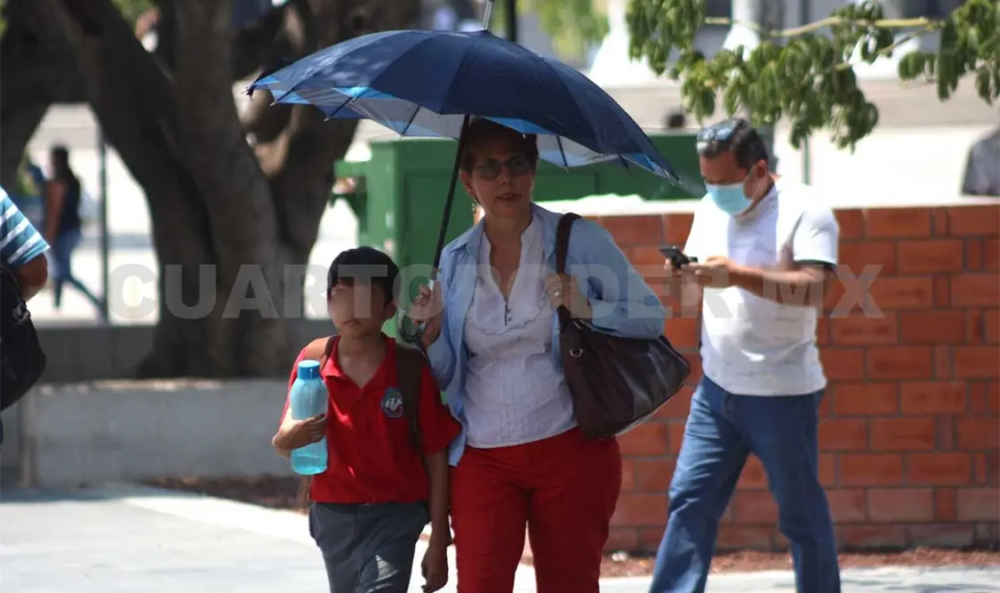 Escuelas recortan clases por ola de calor