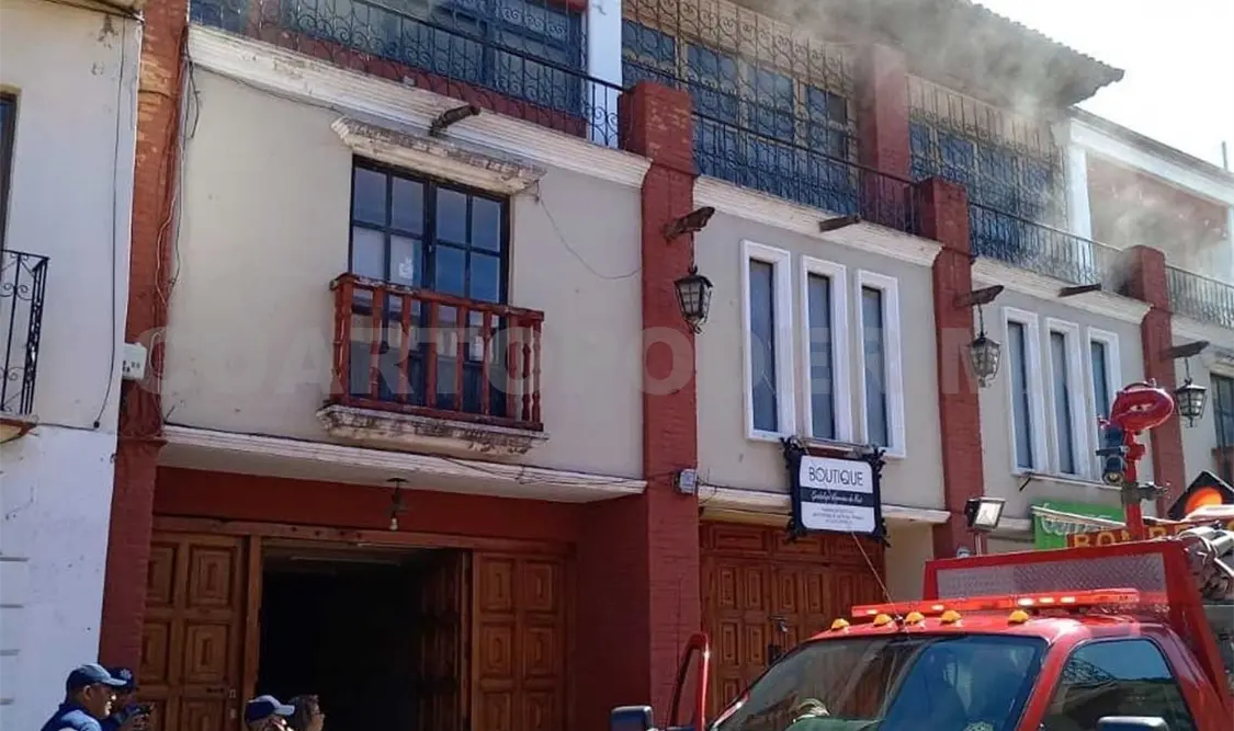 Bomberos sofoca incendio en centro