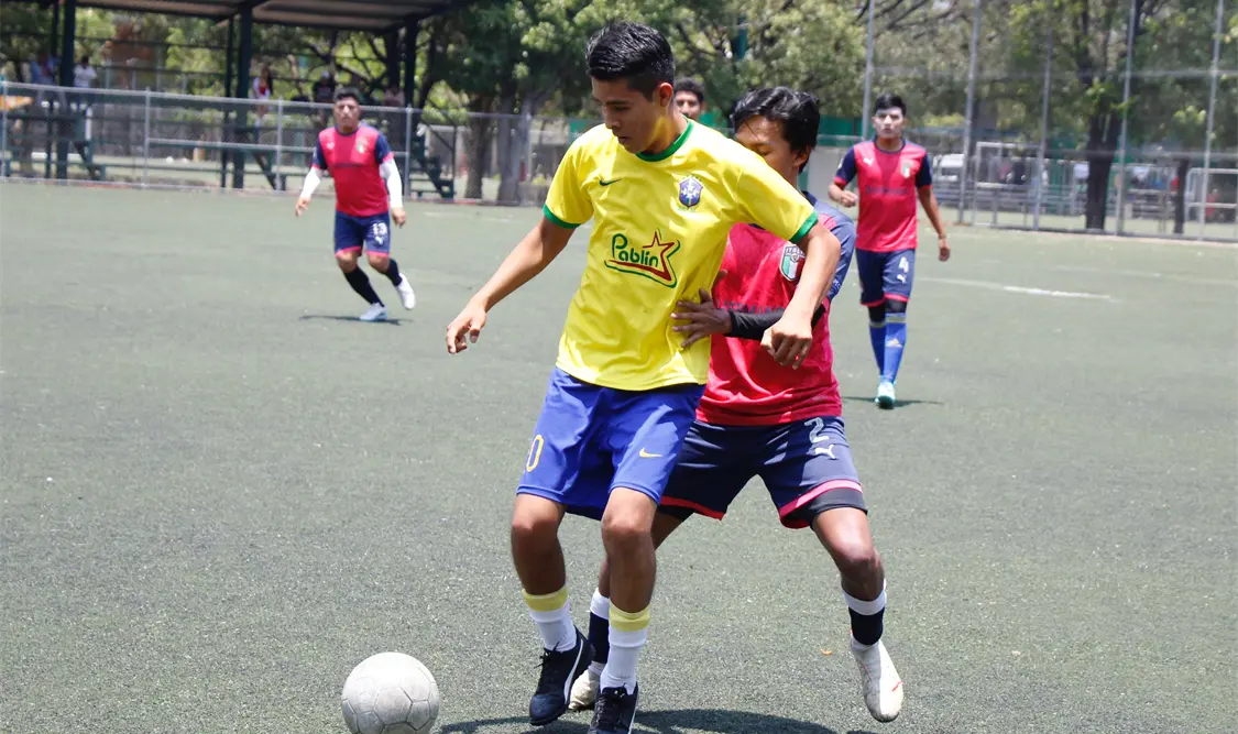 En el duelo estelar de la jornada 5, Deportivo 3 Hermanos venció por 4-1 a Plásticos Pablín. Diego Pérez/CP