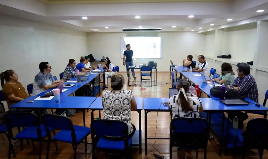 Participan docentes en programa de actualización