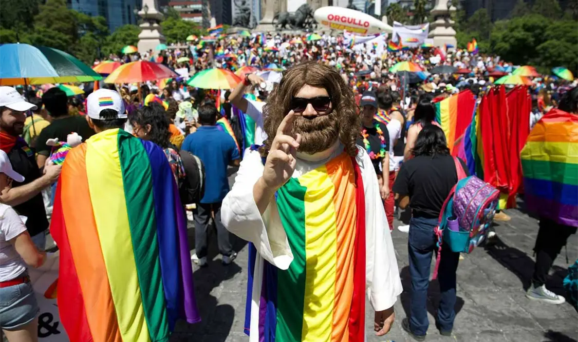 Música, fiesta y color en la marcha LGBT+