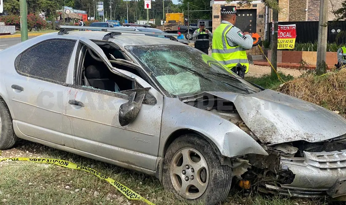Al parecer fue el exceso de velocidad lo que provocó que la persona al volante perdiera el control y se accidentara. Cortesía