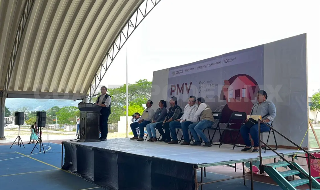 Entregan apoyos de vivienda en Berriozábal