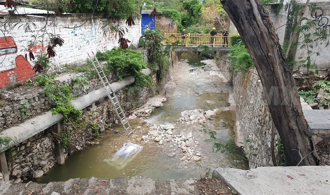 Cadáver de joven flotaba en las aguas del Sabinal
