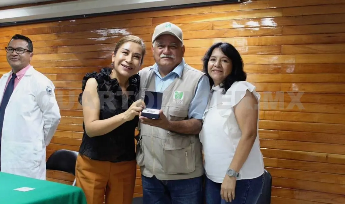 Reconocen a personal por años de servicio