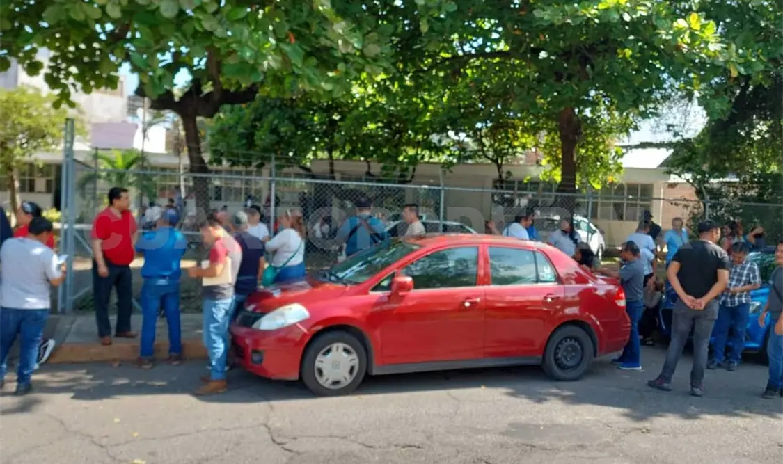Protestan en oficinas de servicios federalizados