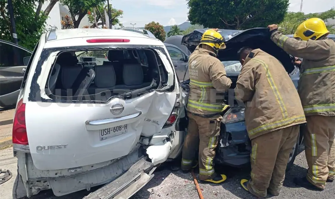 Tres lesionados luego de provocar carambola