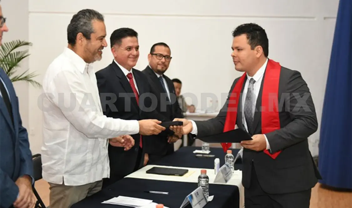 Celebra Unach graduación de la Universidad Virtual