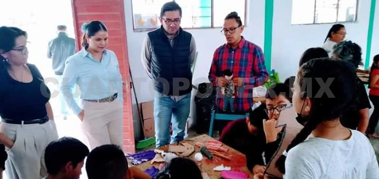 Autoridades visitan al Semillero Creativo