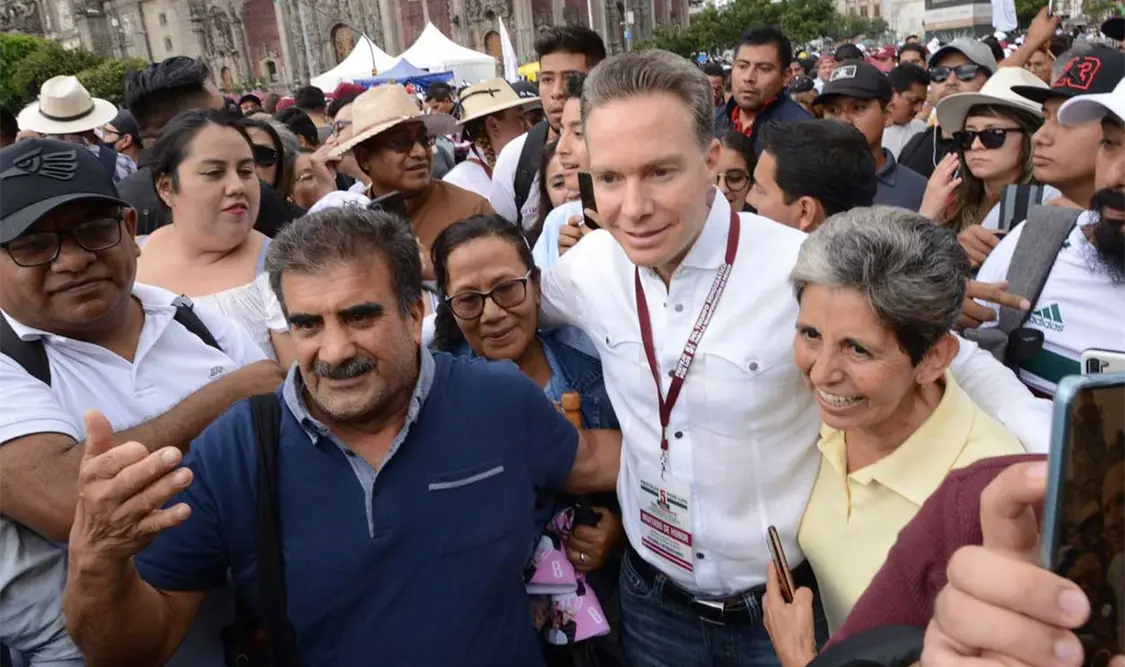 Manuel Velasco se presentó al Zócalo con motivo del quinto aniversario del triunfo electoral del presidente. Twitter