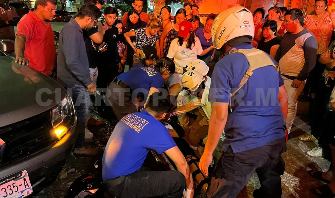 Motociclista fracturado de la pierna en un accidente