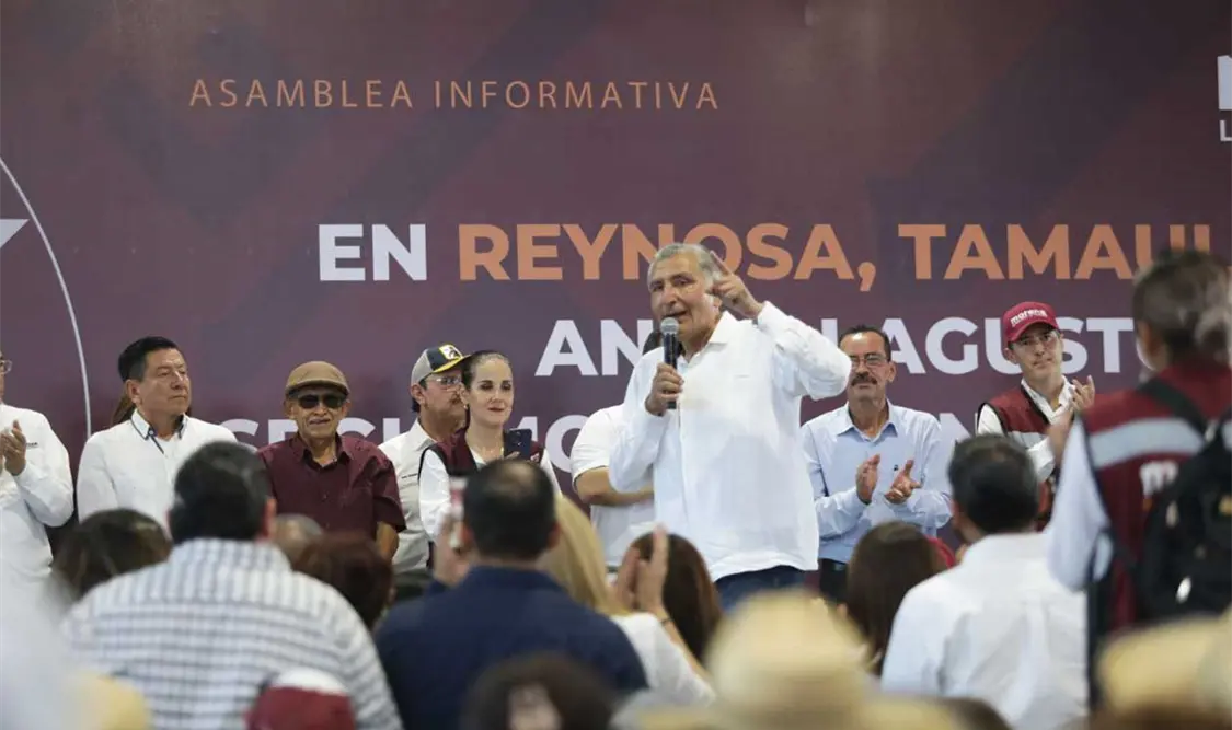 Funcionarios de Bienestar reparten despensas