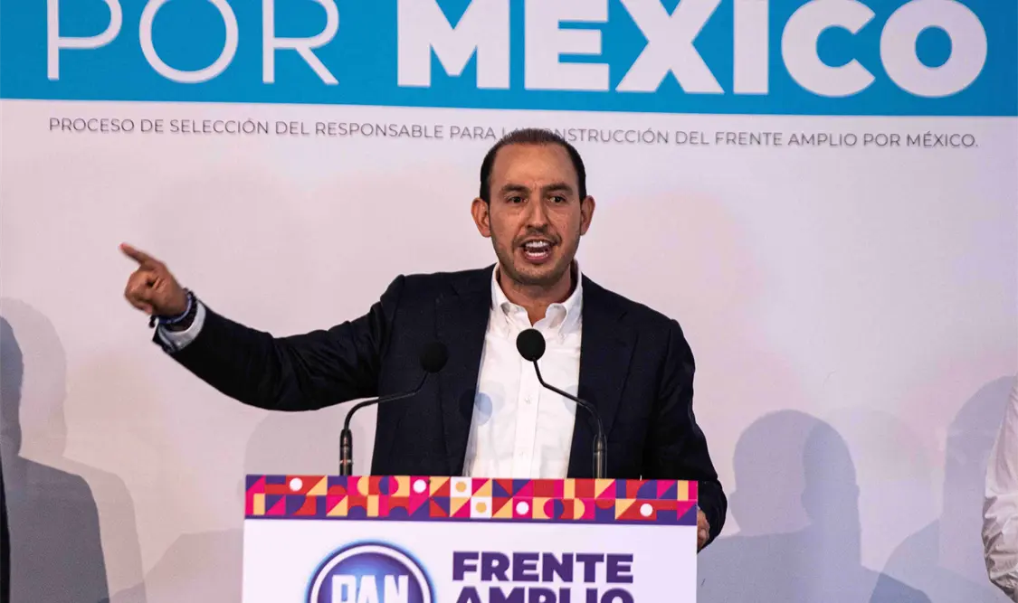 Marko Cortés recibió a los primeros aspirantes en registrarse ante el comité organizador. Cortesía