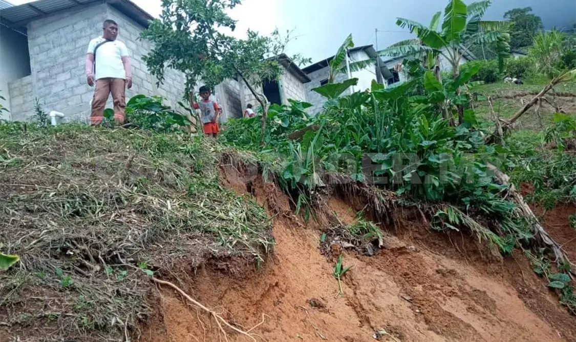 Lluvias dejan daños en casas y deslizamientos