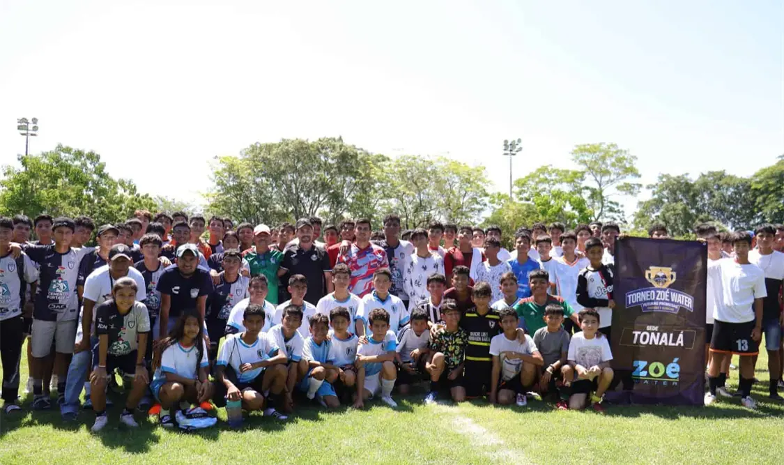 El profesor Miguel Casanova Velasco encabezó el arranque del Torneo Zoé Water en la zona Costa de Chiapas. Cortesía