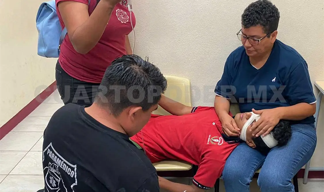 Adolescente por poco pierde un ojo al resbalarse