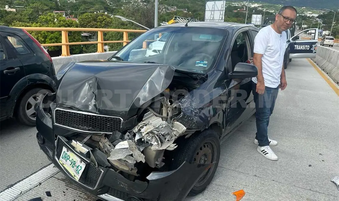 Por acelerado colisiona por alcance en camioneta