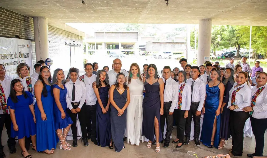Reafirma Rosy Urbina su pacto con la educación