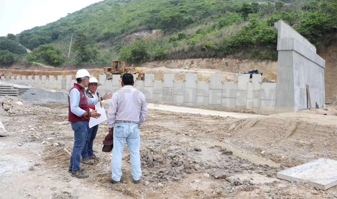 Realiza Torres visita de avance de obra del paso a desnivel