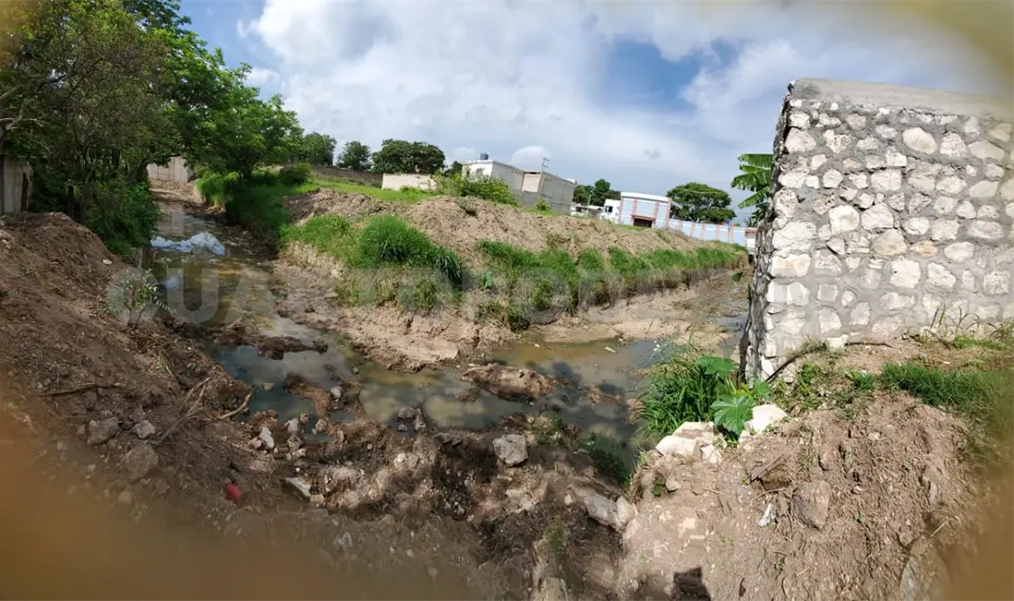 Exigen reparación de un drenaje en Ocozocoautla